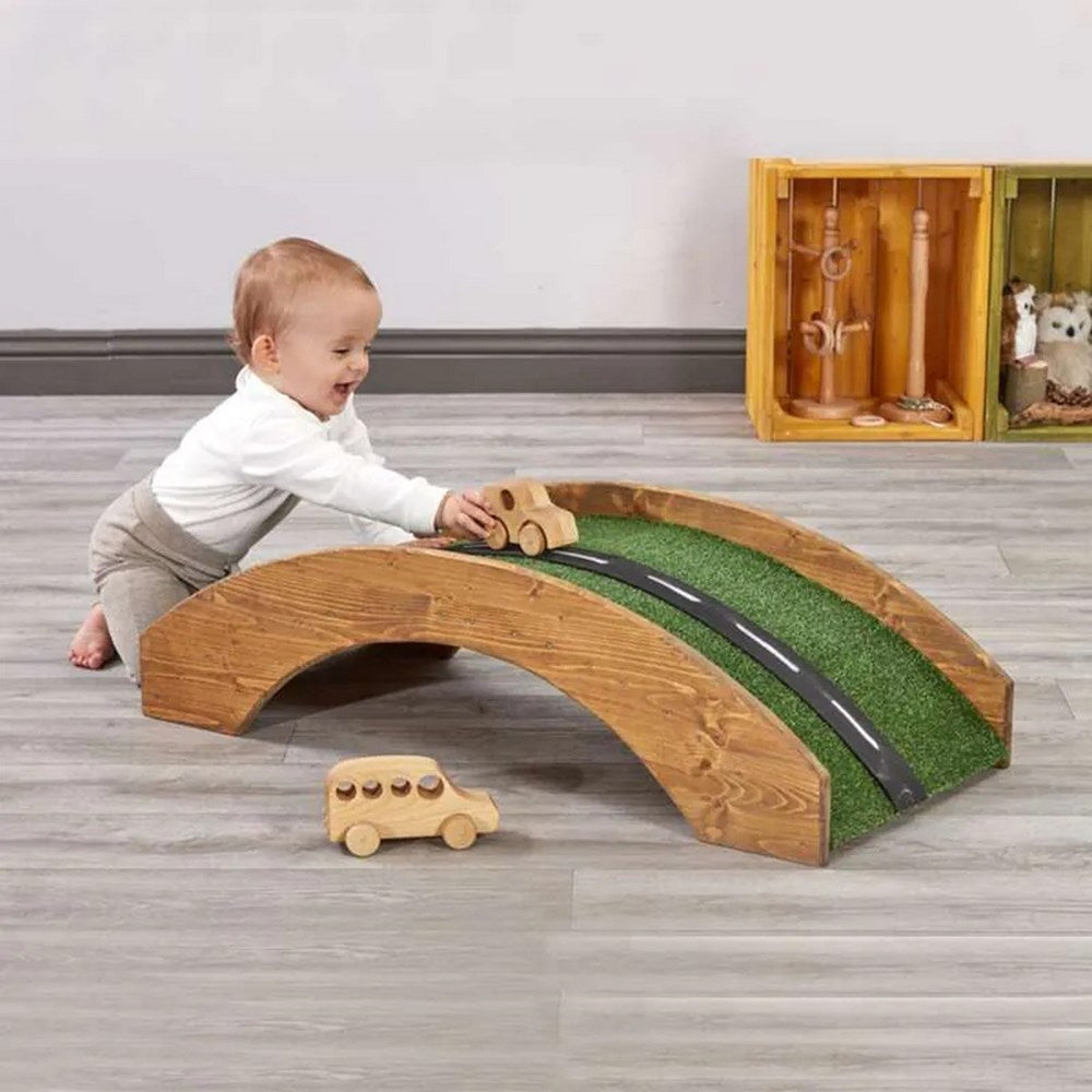 Cosy Grass Bridge