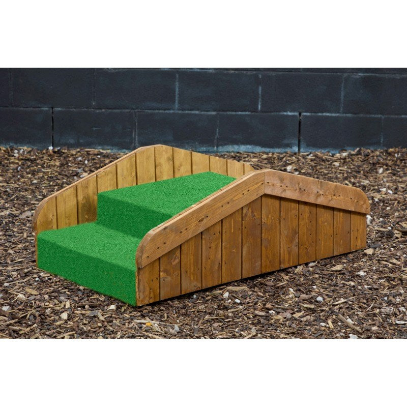 Cosy Green Grass Low Steps